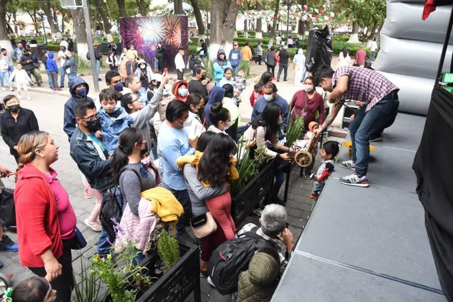 Tlaxcaltecas y visitantes nacionales elogian y respaldan el programa artístico y cultural de fines de semana 