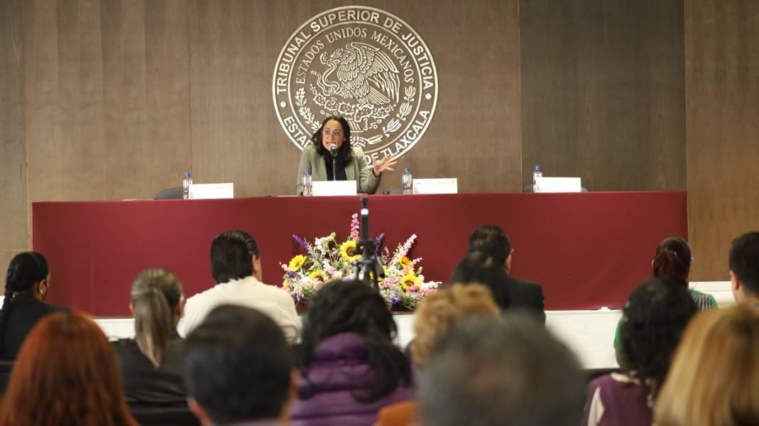 Disetan conferencia en el Poder Judicial sobre prejuicios de la maternidad 