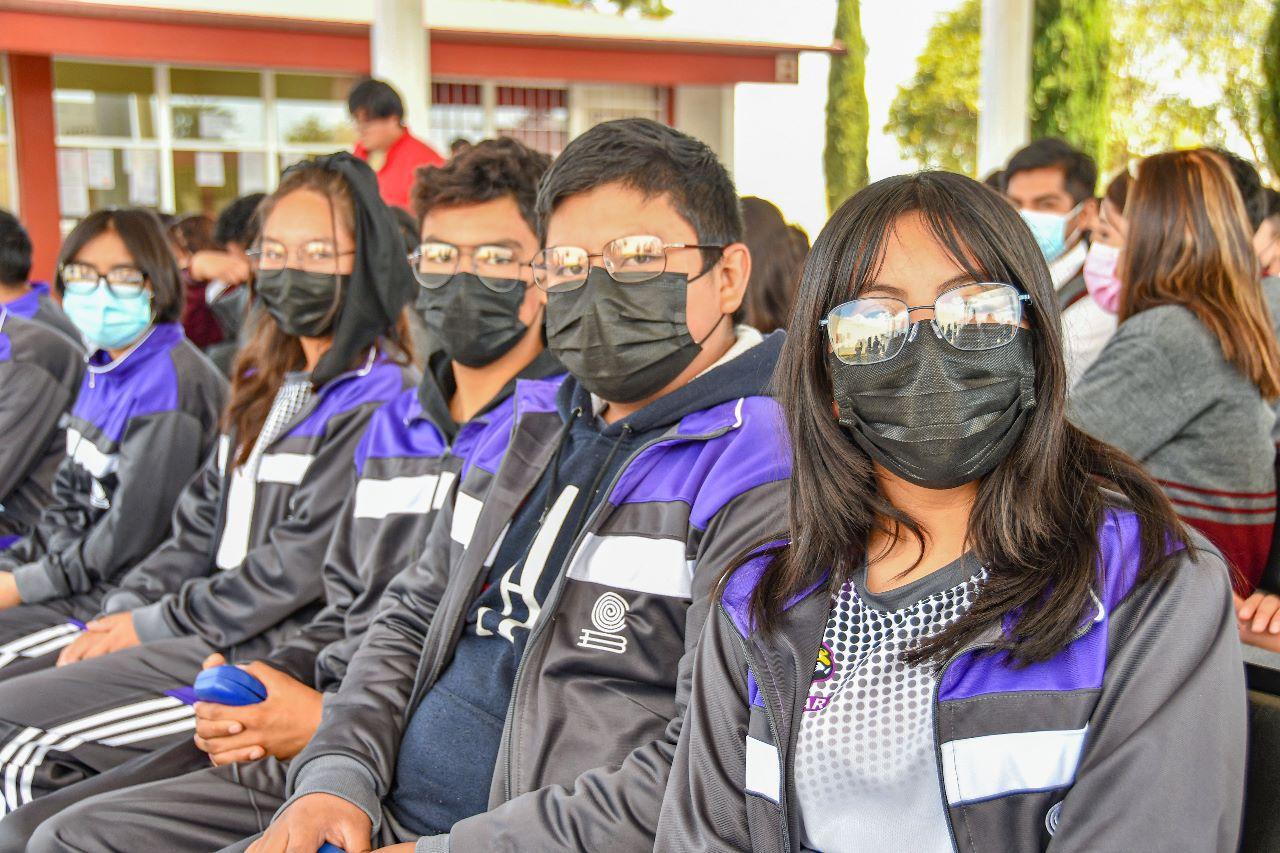 Entrega SMDIF Huamantla lentes gratuitos a estudiantes del Cobat 02