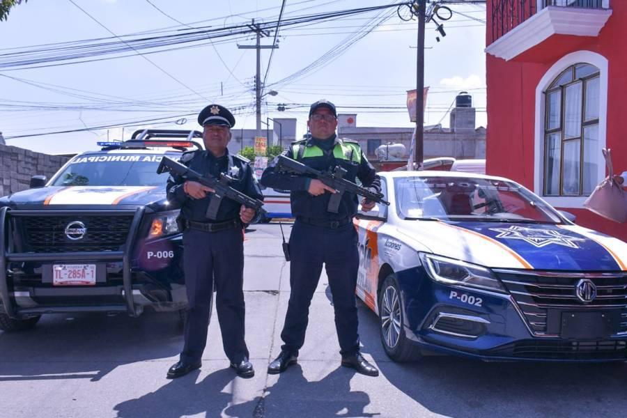 Ángelo Gutiérrez entrega patrullas en Tecolotla y Belén Atzizimititlán
